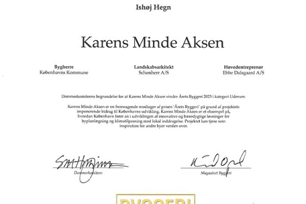 Karens Minde Aksen i Sydhavnen - indhegning med sort panelhegn. Diplom Årets Byggeri 2023.